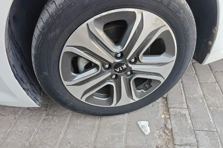 Used Kia K5 New Energy 2018 2.0L ZhiZun Edition Left Front Wheel Hub