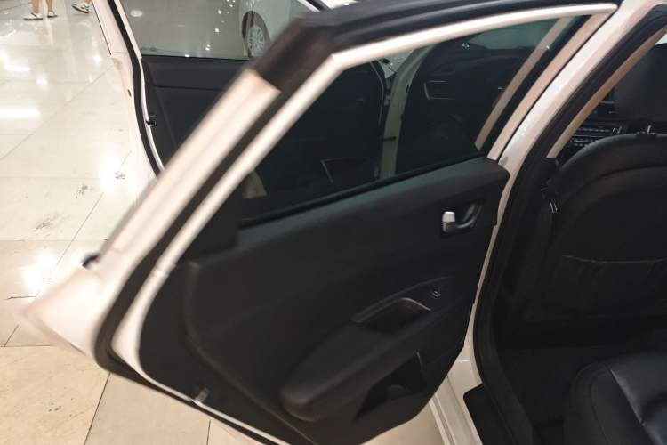 Used Kia K5 New Energy 2018 2.0L Smart Enjoyment Version Left Rear Door Interior