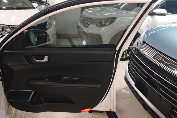Used Kia K5 New Energy 2018 2.0L Smart Enjoyment Version Right Front Door Interior
