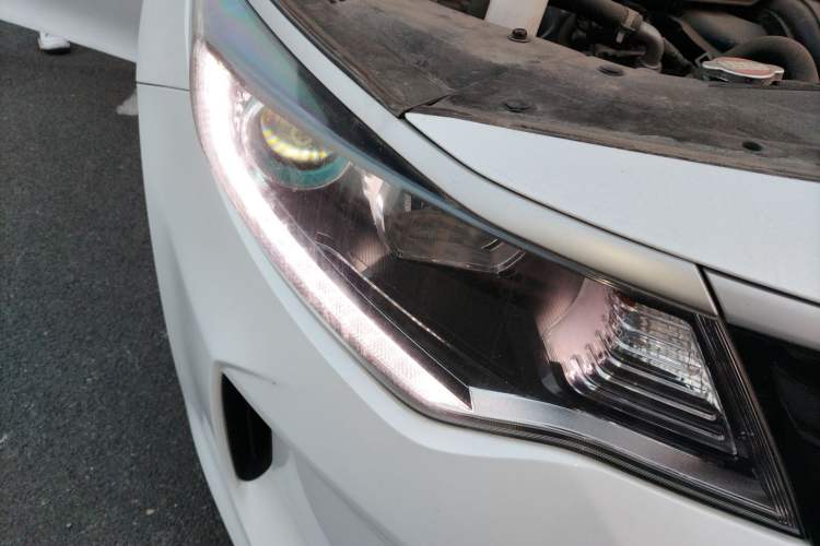 Used Kia K5 New Energy 2018 2.0L Smart Enjoyment Version Right Front Headlight