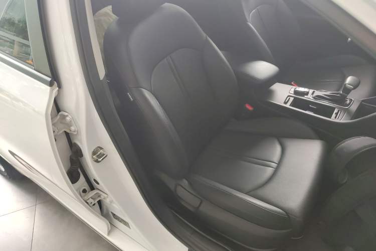 Used Kia K5 New Energy 2018 2.0L Smart Enjoyment Version Right Front Seat