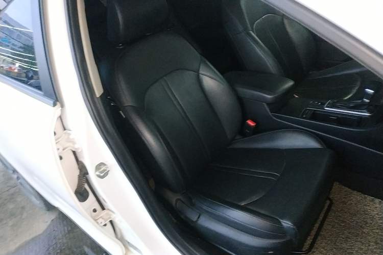Used Kia K5 New Energy 2018 2.0L Smart Enjoyment Version Right Front Seat