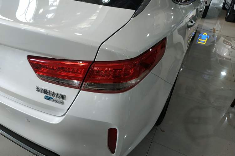 Used Kia K5 New Energy 2018 2.0L ZhiZun Edition Right Rear Taillight