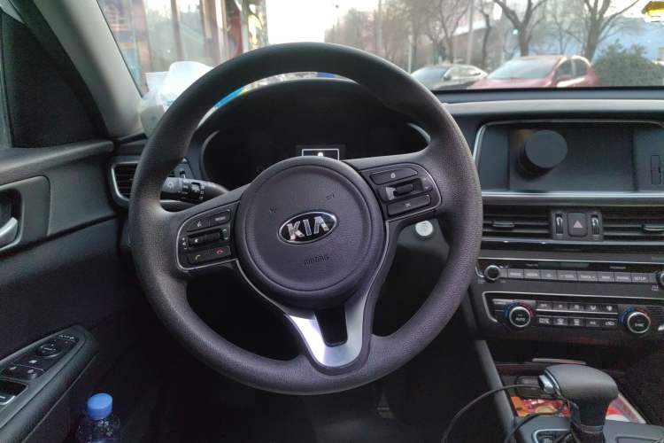 Used Kia K5 New Energy 2018 2.0L Smart Enjoyment Version Steering Wheel