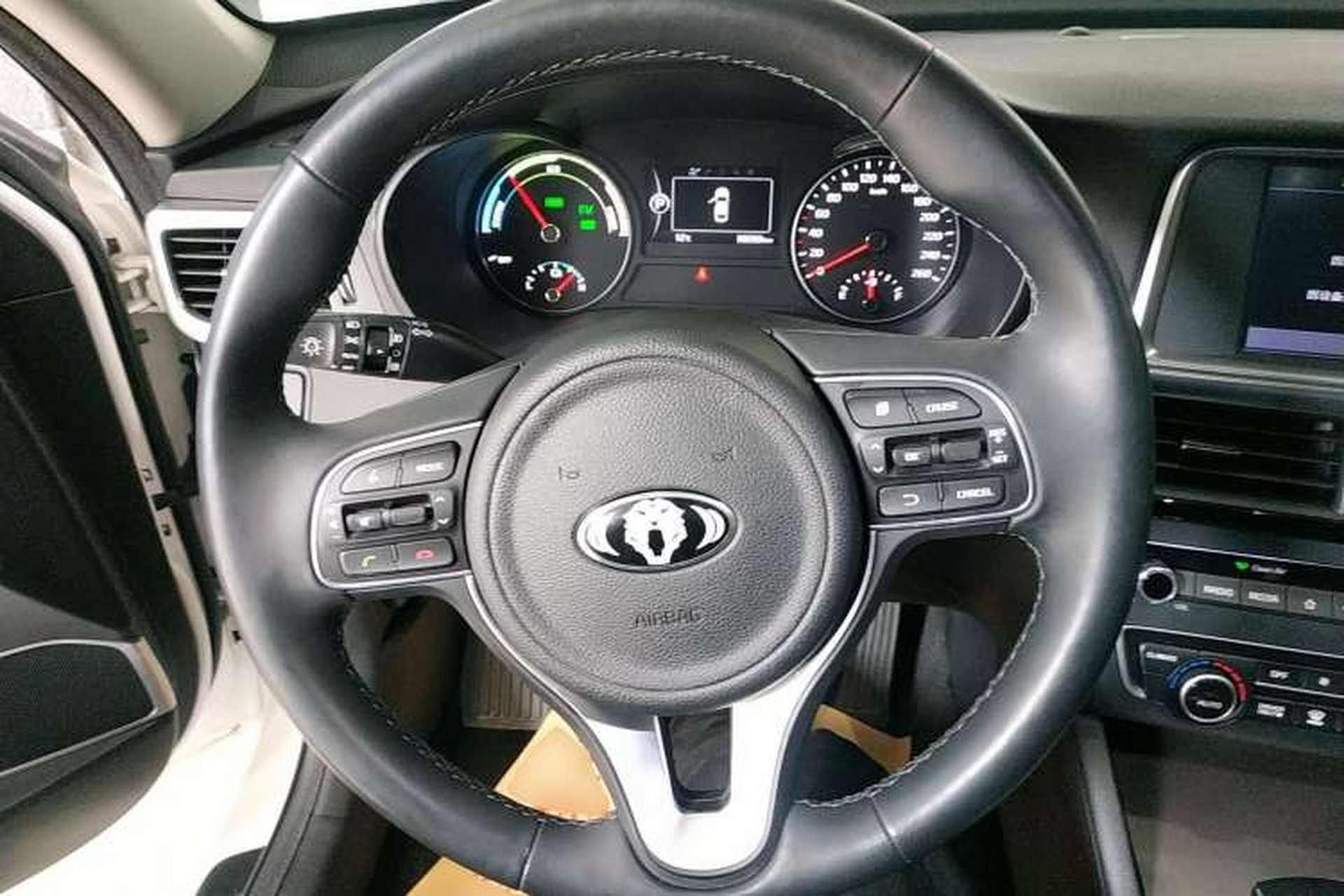Used Kia K5 New Energy 2018 2.0L ZhiZun Edition Steering Wheel