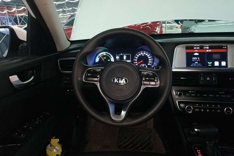 Used Kia K5 New Energy 2018 2.0L Smart Enjoyment Version Steering Wheel
