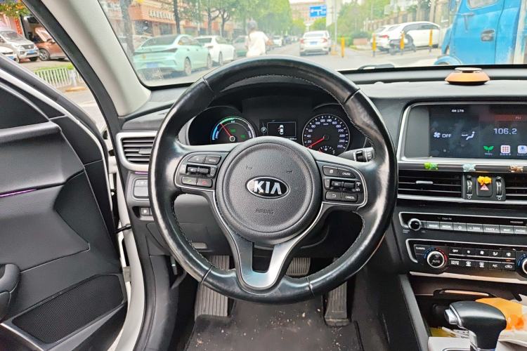 Used Kia K5 New Energy 2018 2.0L ZhiZun Edition Steering Wheel