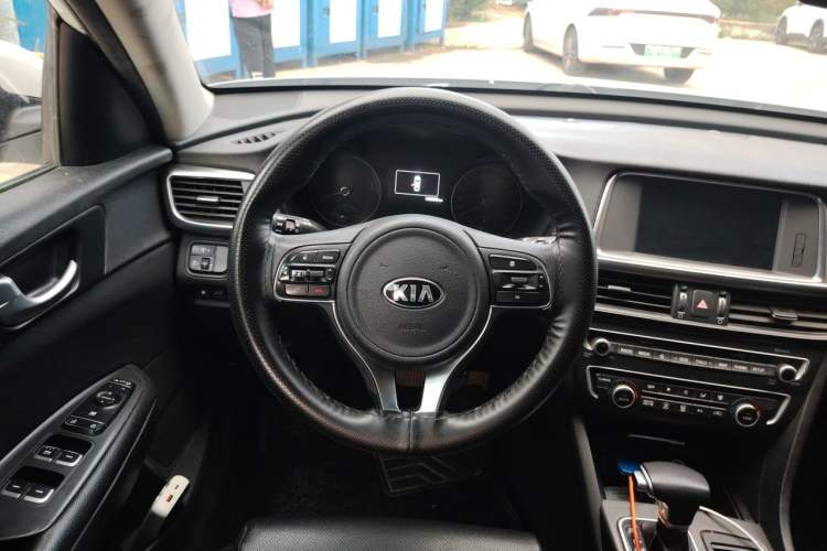 Used Kia K5 New Energy 2018 2.0L Smart Enjoyment Version Steering Wheel