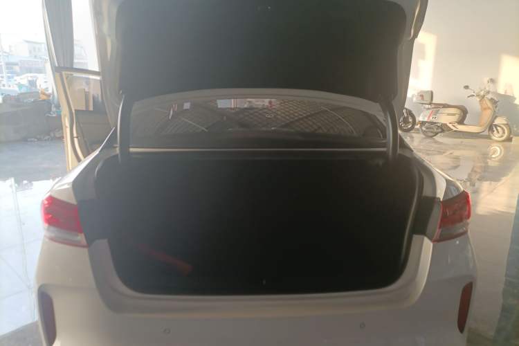 Used Kia K5 New Energy 2018 2.0L Smart Enjoyment Version Trunk