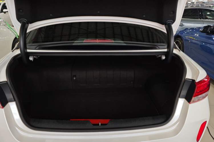 Used Kia K5 New Energy 2018 2.0L Smart Enjoyment Version Trunk