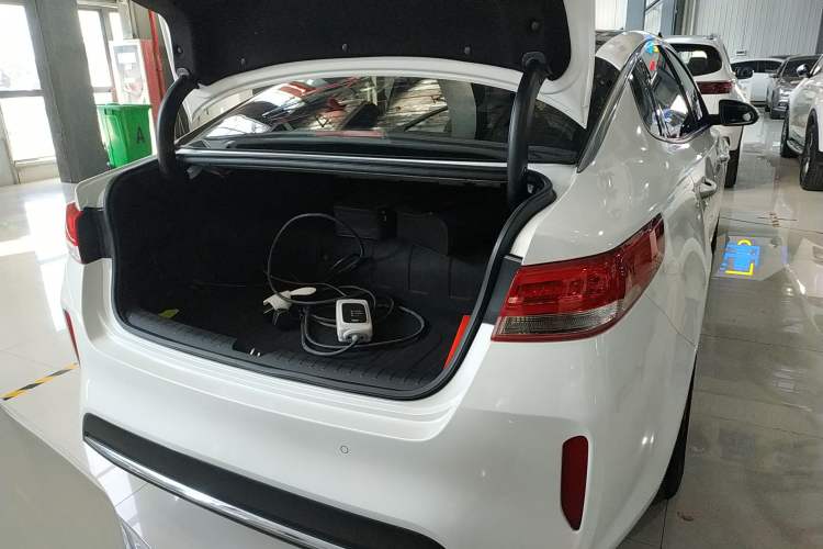 Used Kia K5 New Energy 2018 2.0L ZhiZun Edition Trunk