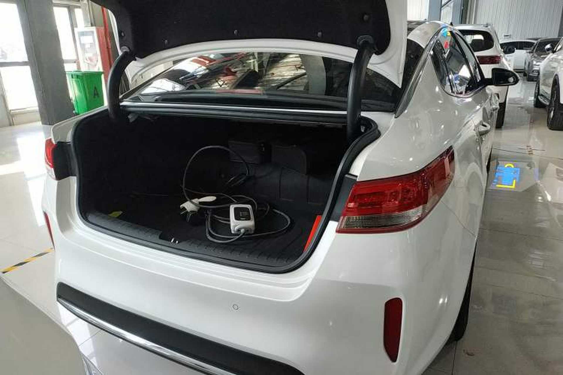 Used Kia K5 New Energy 2018 2.0L ZhiZun Edition Trunk