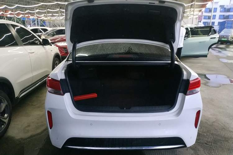 Used Kia K5 New Energy 2018 2.0L Smart Enjoyment Version Trunk