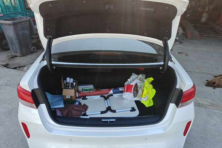Used Kia K5 New Energy 2018 2.0L ZhiZun Edition Trunk