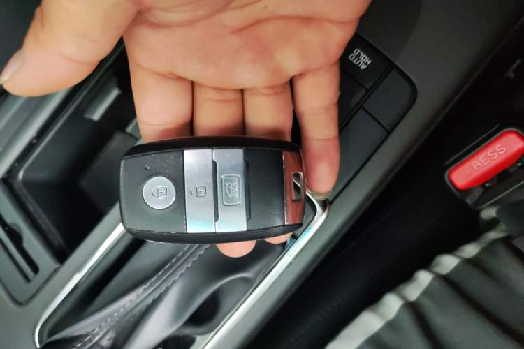 Used Kia K5 New Energy 2018 2.0L Smart Enjoyment Version Vehicle Key