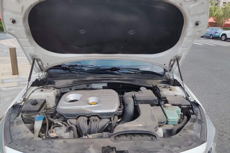 Used Kia K5 New Energy 2019 2.0L GLS Engine Bay