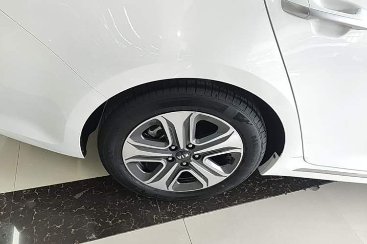 Used Kia K5 New Energy 2019 2.0L LUX Exterior 5