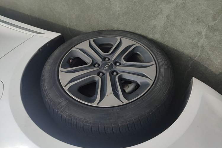 Used Kia K5 New Energy 2019 2.0L GLS Left Front Wheel Hub