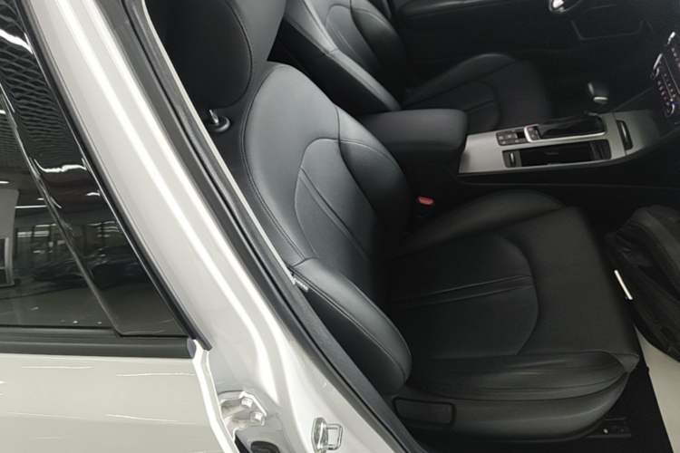 Used Kia K5 New Energy 2019 2.0L LUX Right Front Seat