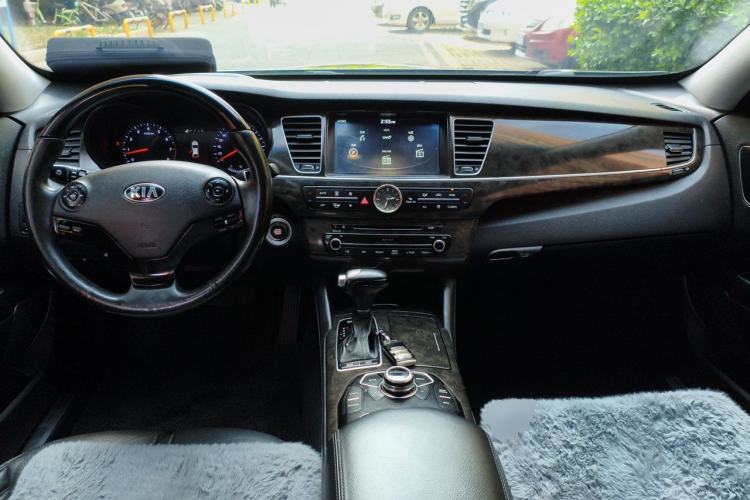 Used Kia K9 2015 3.8L Luxury Edition Center Console
