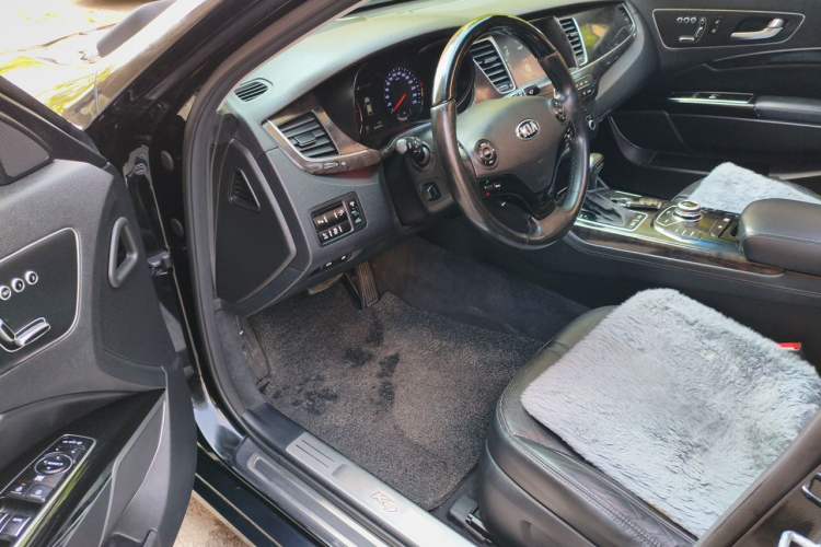 Used Kia K9 2015 3.8L Luxury Edition Driver Seat