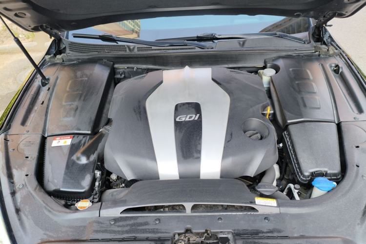 Used Kia K9 2015 3.8L Luxury Edition Engine Bay