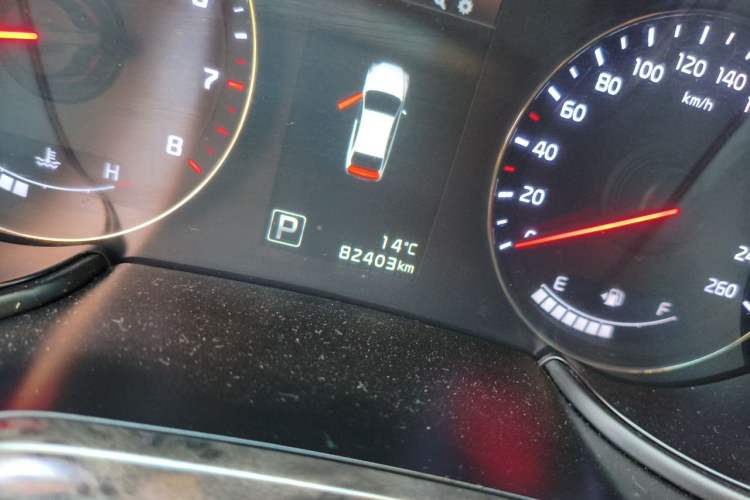 Used Kia K9 2015 3.8L Luxury Edition Odometer Close Up