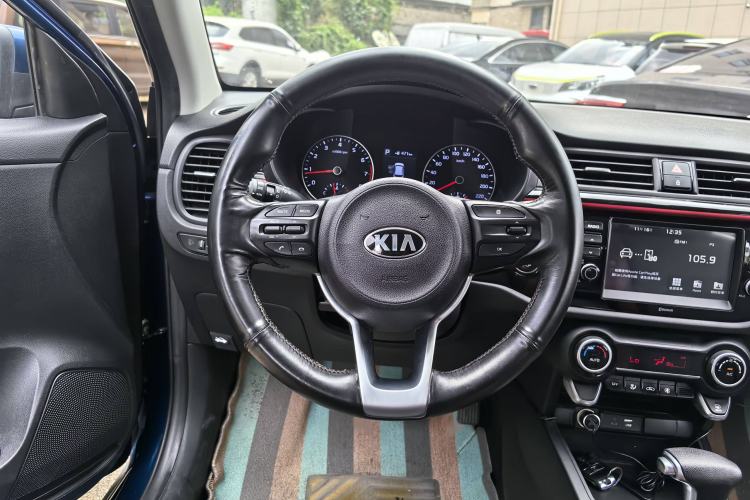 Used Kia KX Cross 2017 1.4L AT GLS Interior 2