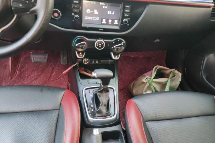Used Kia KX Cross 2018 1.6L Automatic Dynamic Sunroof Version Gear Lever