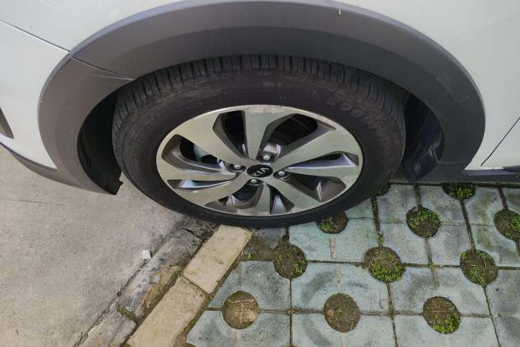 Used Kia KX Cross 2018 1.6L Automatic Dynamic Sunroof Version Left Front Wheel Hub