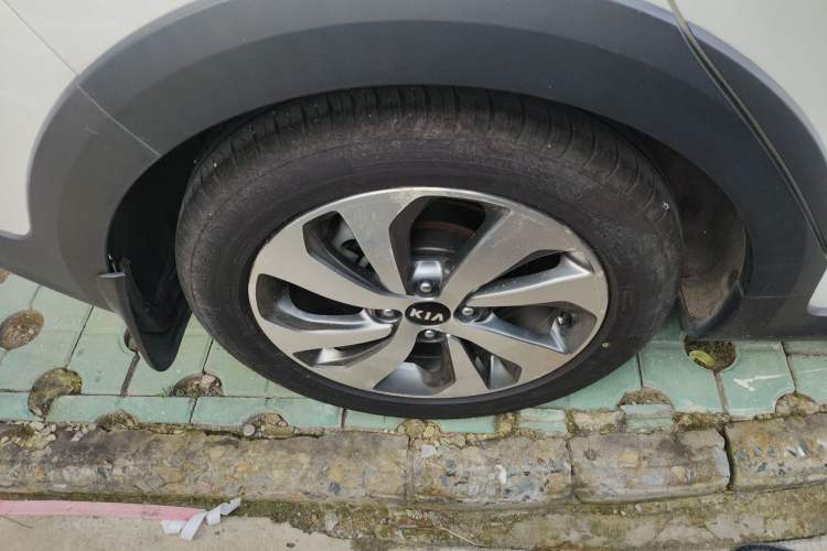 Used Kia KX Cross 2018 1.6L Automatic Dynamic Sunroof Version Right Rear Wheel Hub
