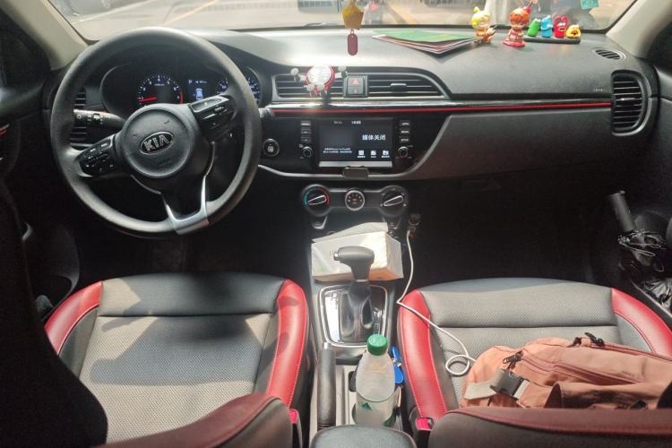 Used Kia KX Cross 2017 1.4L AT GLS Center Console