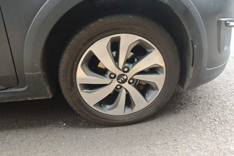 Used Kia KX Cross 2017 1.4L AT GLS Right Front Wheel Hub