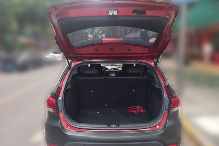 Used Kia KX Cross 2017 1.4L AT GLS Trunk