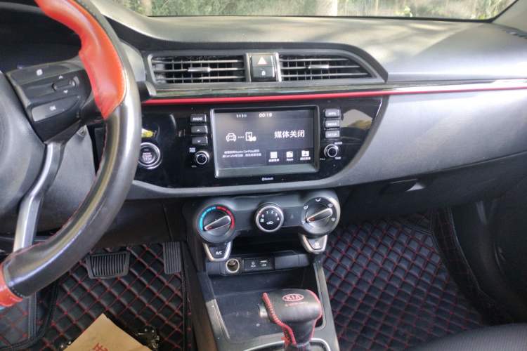 Used Kia KX Cross 2017 1.4L AT GLS Audio And AC Panel