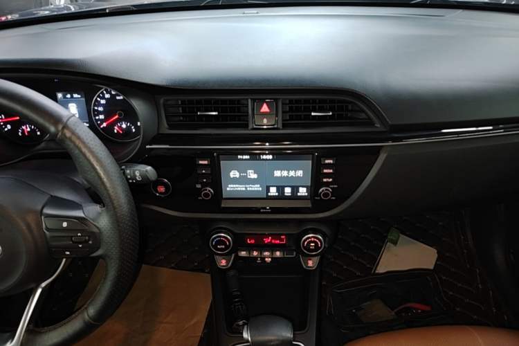 Used Kia KX Cross 2017 1.4L AT GLS Audio And AC Panel