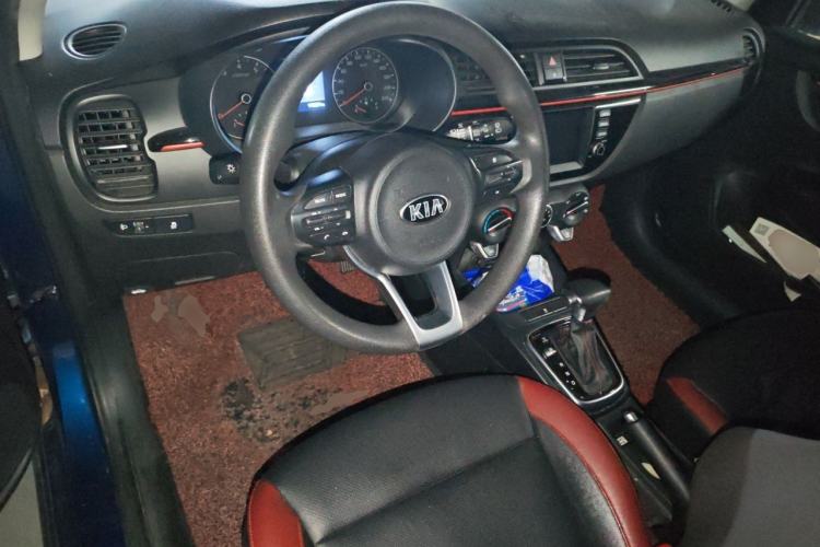 Used Kia KX Cross 2017 1.4L AT GLS Center Console