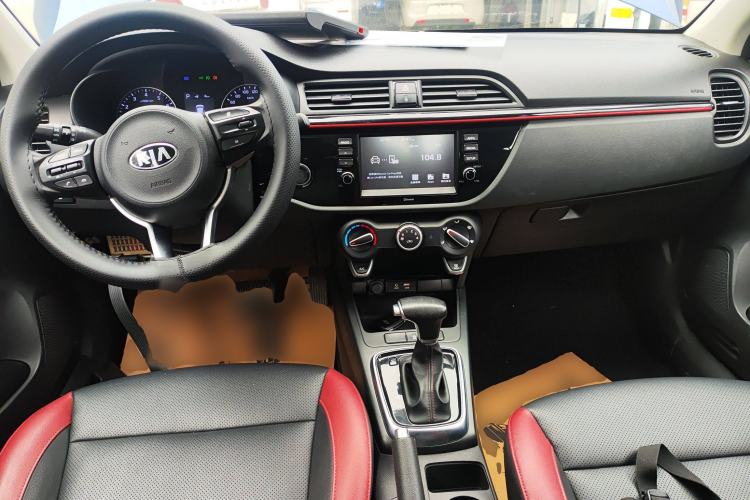 Used Kia KX Cross 2017 1.4L AT GLS Center Console