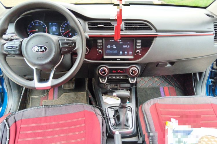 Used Kia KX Cross 2017 1.4L AT GLS Center Console
