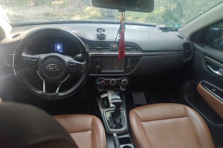 Used Kia KX Cross 2017 1.4L AT GLS Center Console