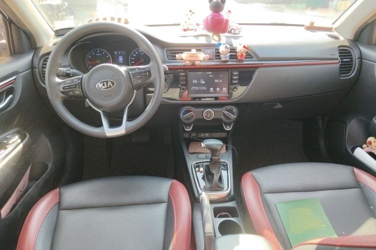 Used Kia KX Cross 2017 1.4L AT GLS Center Console