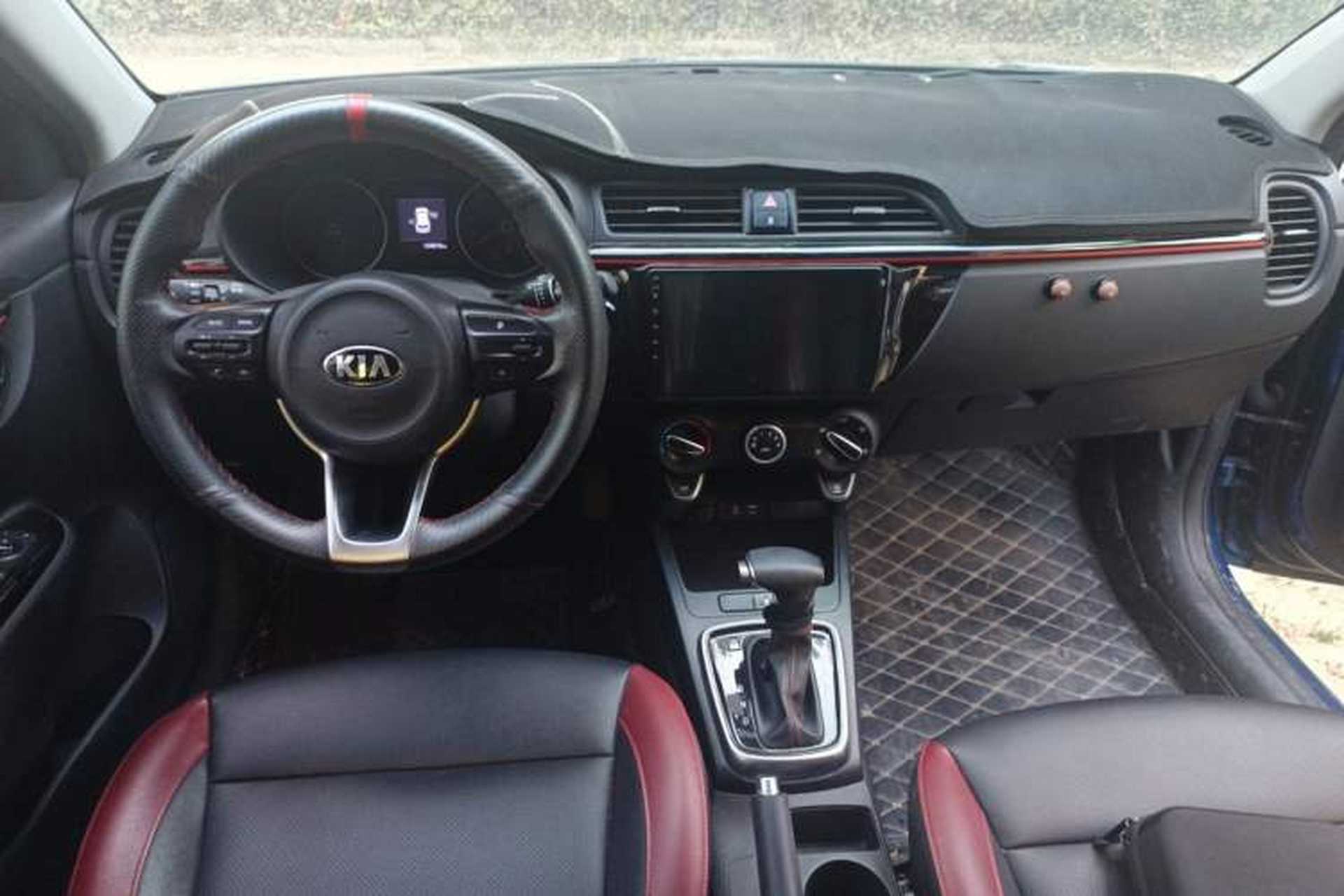 Used Kia KX Cross 2017 1.4L AT GLS Center Console
