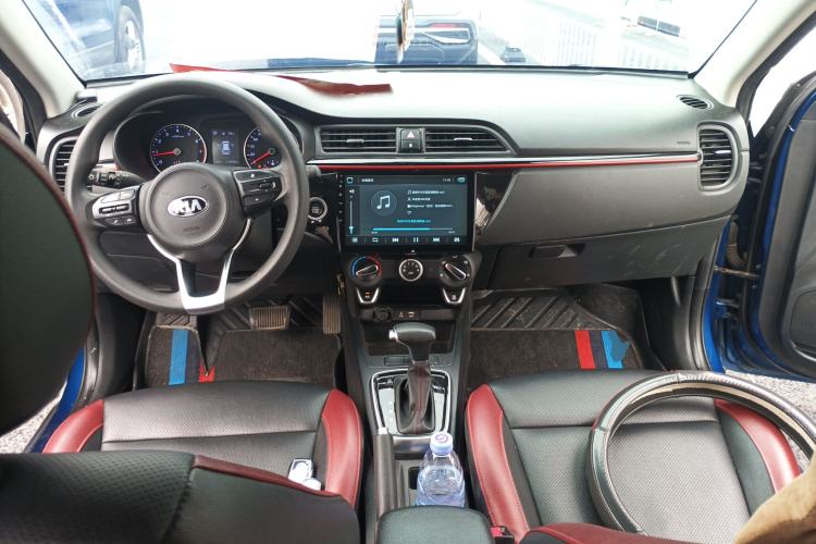 Used Kia KX Cross 2017 1.4L AT GLS Center Console