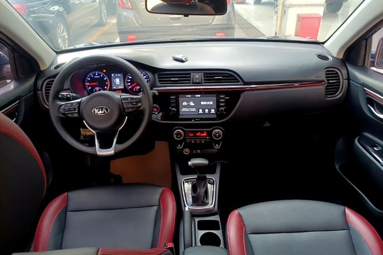 Used Kia KX Cross 2017 1.4L AT GLS Center Console