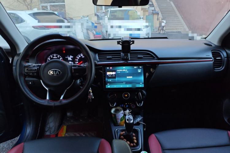 Used Kia KX Cross 2017 1.4L MT GLS Center Console