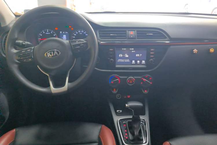 Used Kia KX Cross 2017 1.4L AT GLS Center Console