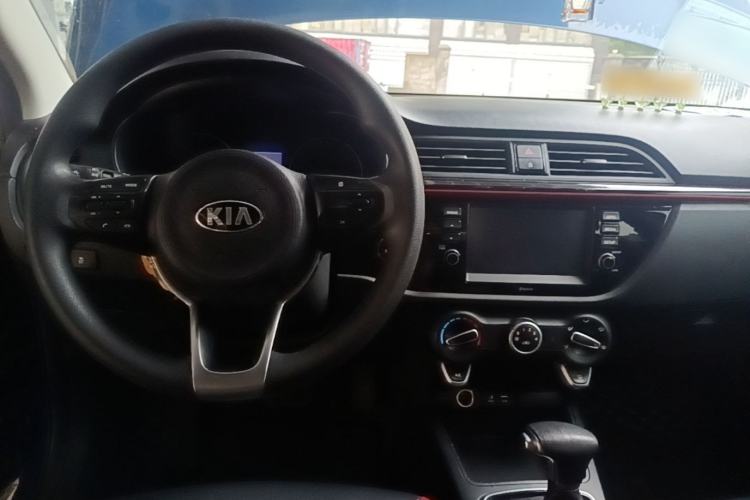 Used Kia KX Cross 2017 1.4L AT GLS Center Console