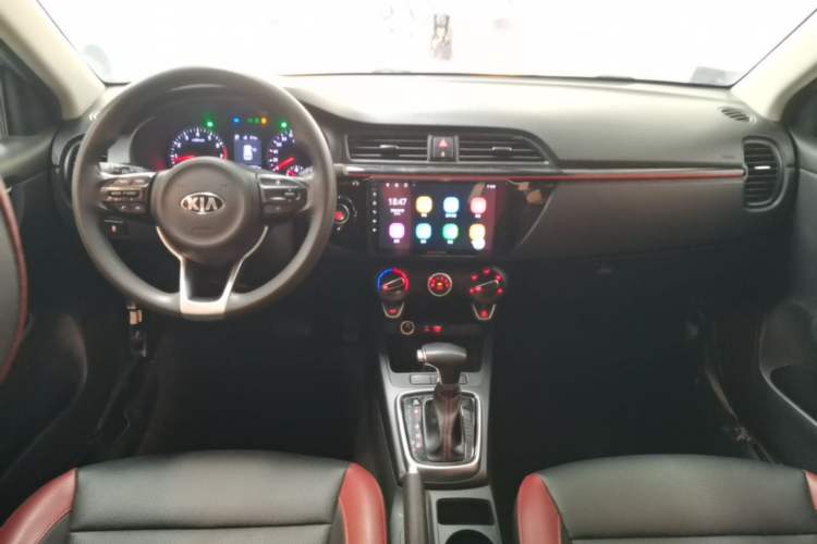 Used Kia KX Cross 2017 1.4L AT GLS Center Console