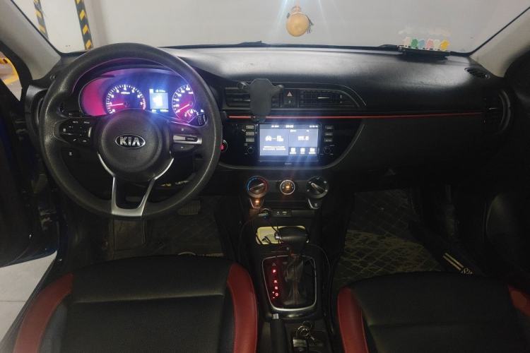 Used Kia KX Cross 2017 1.4L AT GLS Center Console