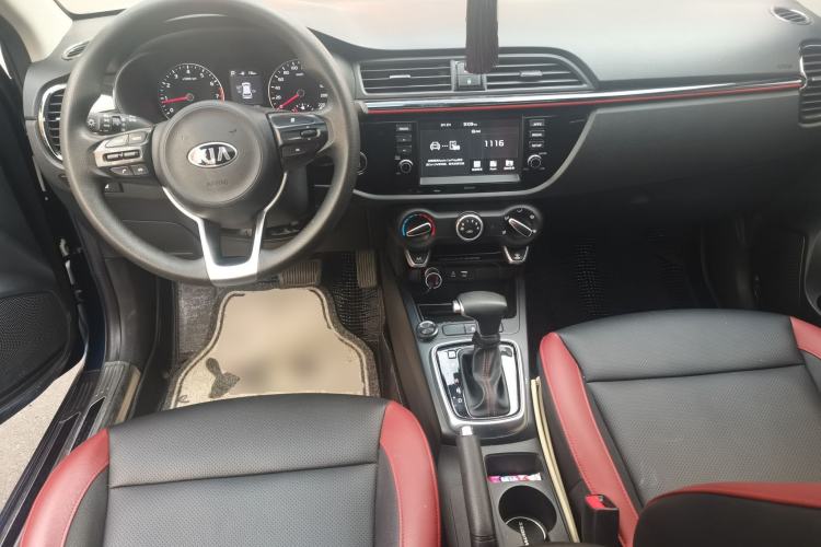Used Kia KX Cross 2017 1.4L AT GLS Center Console